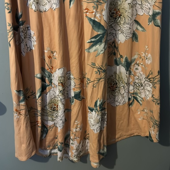 Ladies, long maxi dress, short sleeve peachy orange color with flowers, a medium - Picture 2 of 4